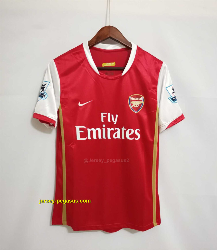 Arsenal home red