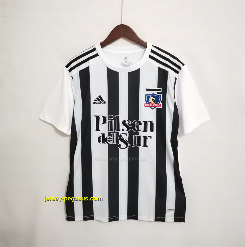 Colo Colo black and white vertical bars