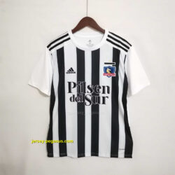 Colo Colo black and white vertical bars