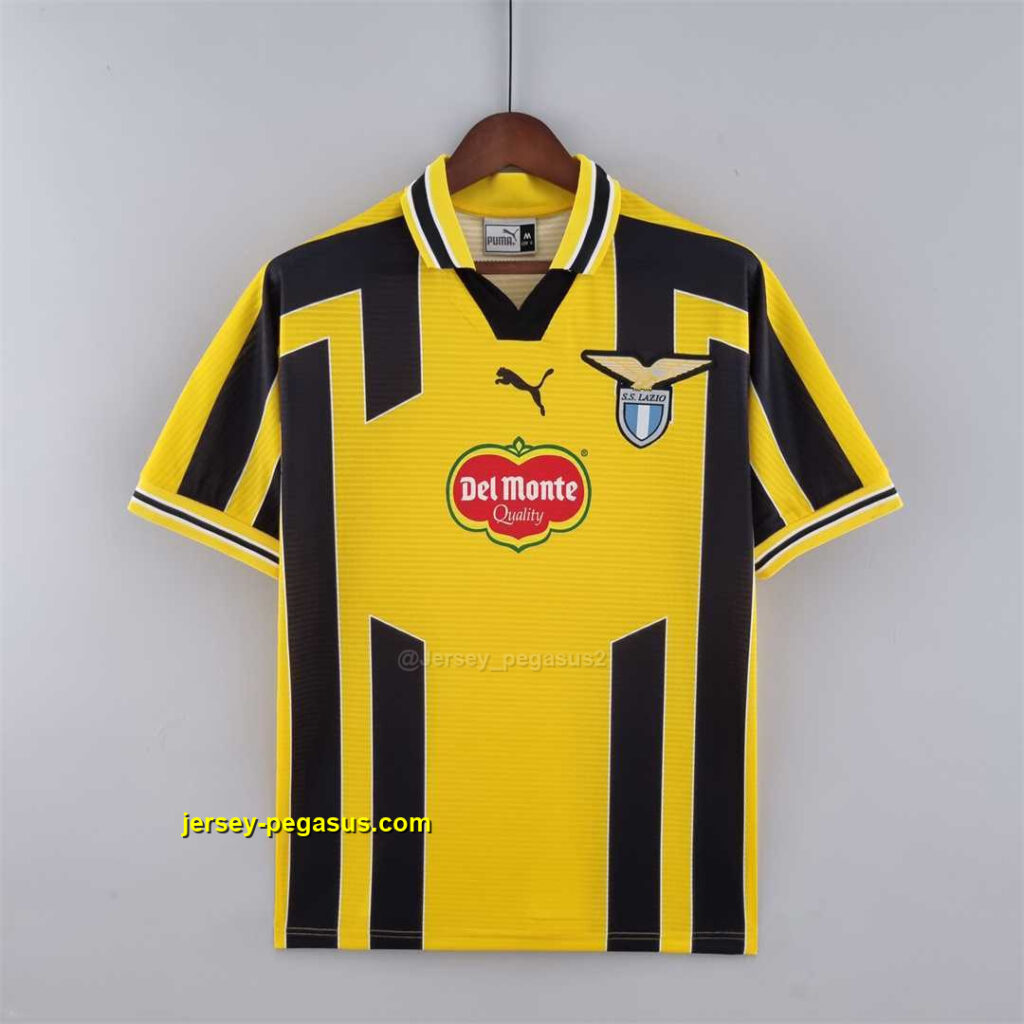 Lazio third away