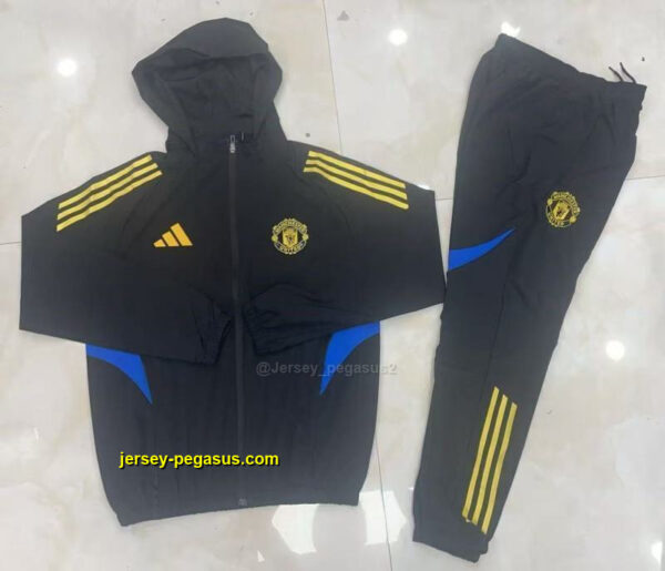 Manchester United 2025-26 Black Windbreaker suit Manchester United 2025-26 Black Windbreaker suit