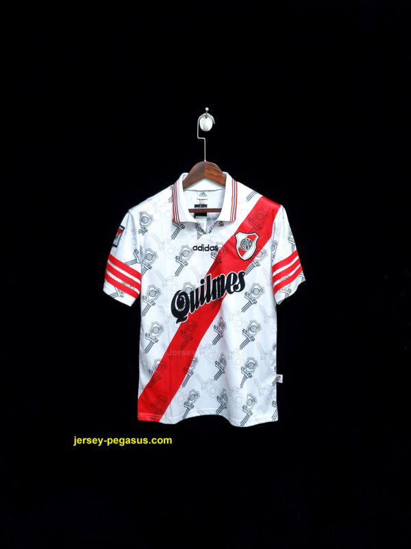 Retro Riverbed 1996 Home