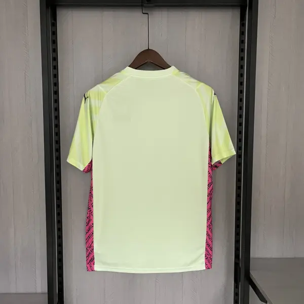 Manchester City goalkeeper fluorescent green