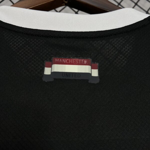 Manchester United Black Goalkeeper Kit