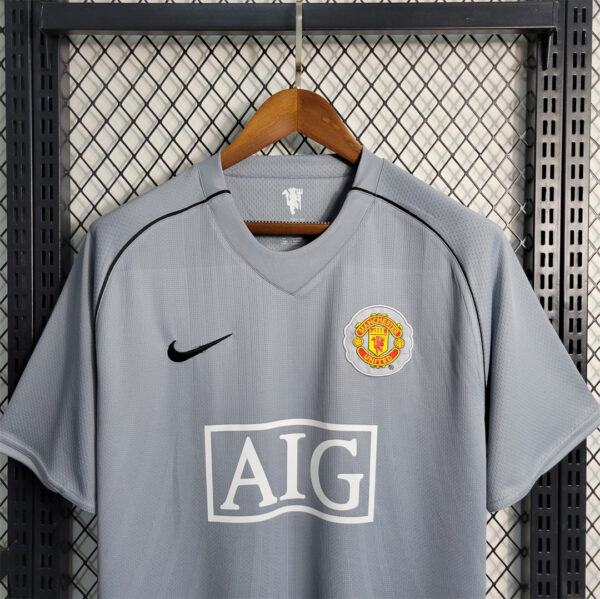 Manchester United gray goalkeeper