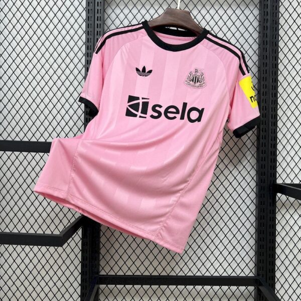 Newcastle Pink Goalkeeper Shirt Football Apparels