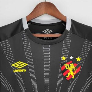 Recife sports black goalkeeper