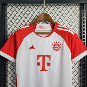 Bayern home kids kit