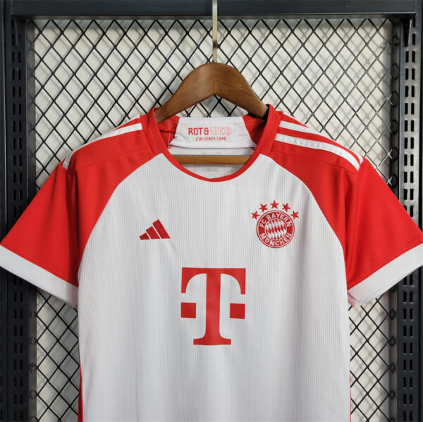 Bayern home kids kit
