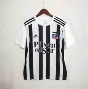 Colo Colo black and white vertical bars