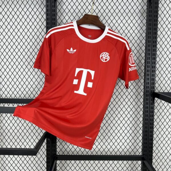 Bayern Munich Red Goalkeeper Shirt Soccer Uniform