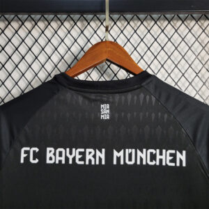 Bayern black goalkeeper