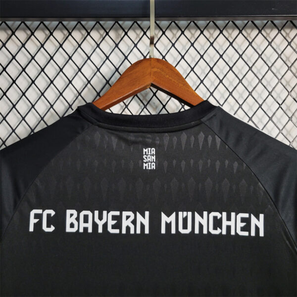 Bayern black goalkeeper