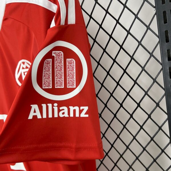 Bayern Munich Red Goalkeeper Shirt Soccer Uniform