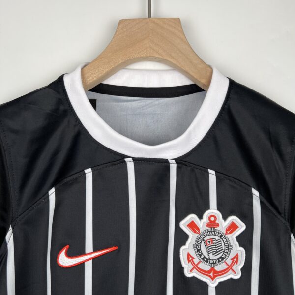 Kids Corinthians away