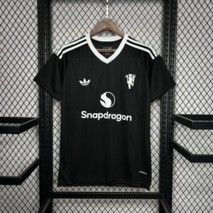 Manchester United Black Goalkeeper Kit