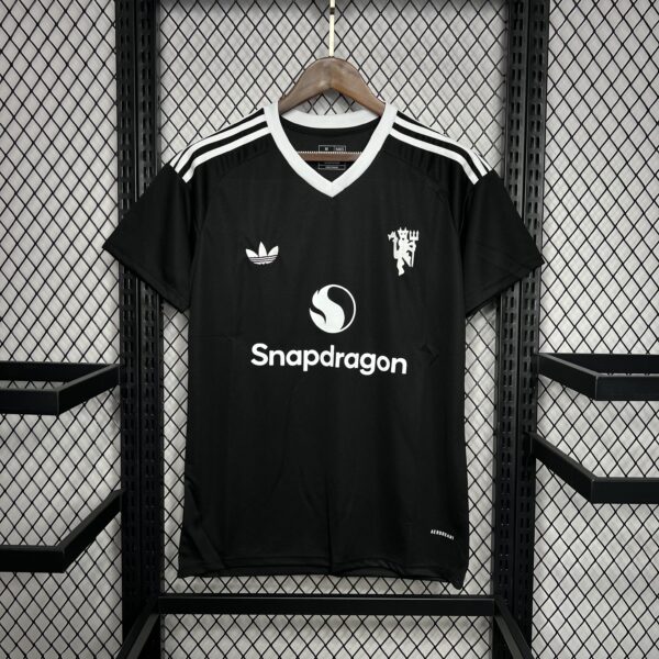 Manchester United Black Goalkeeper Kit