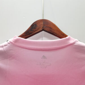 Leicester City away pink