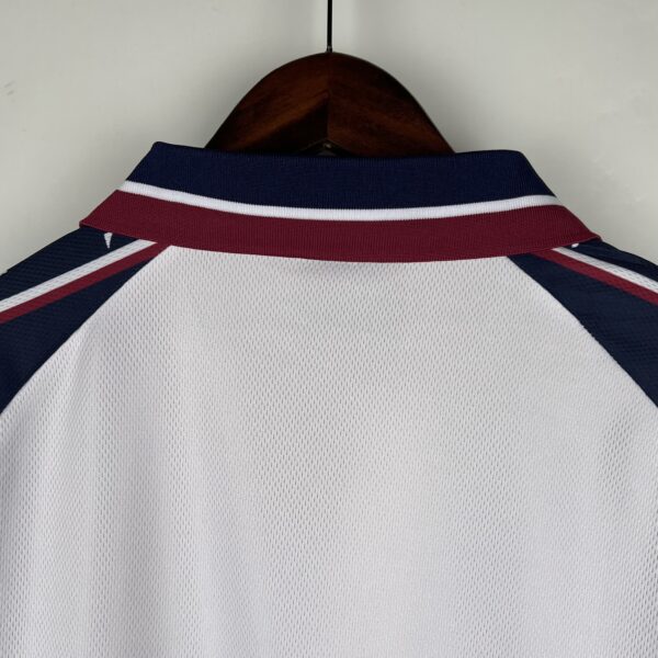 Retro Manchester City Away