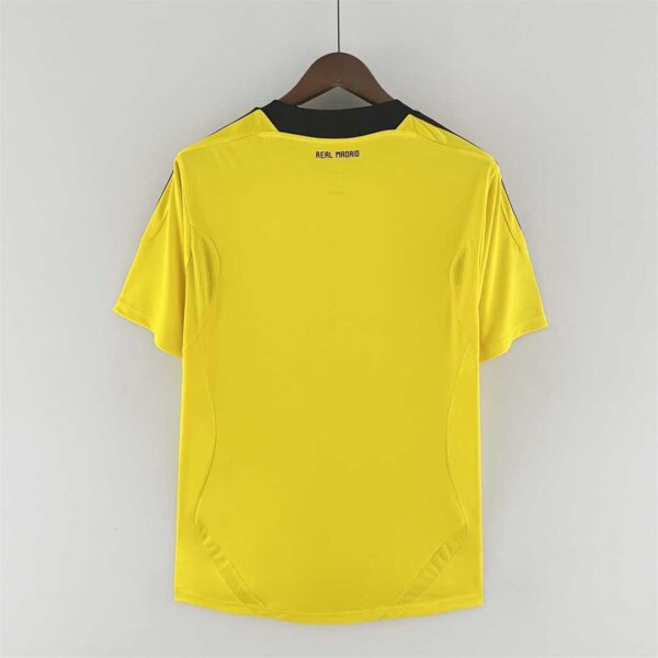Real Madrid goalkeeper yellow