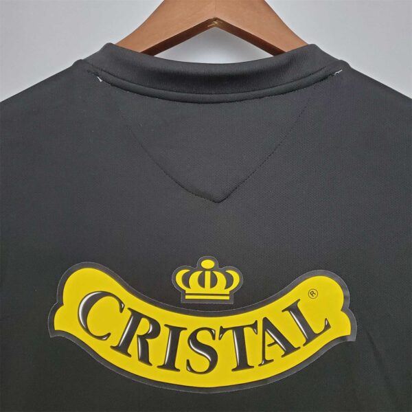 06 Colo-Colo away