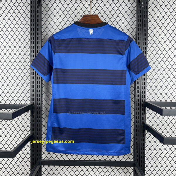 Retro Manchester United 2011-13 Away Jersey