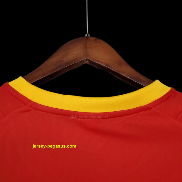 Retro Spain 2002 home