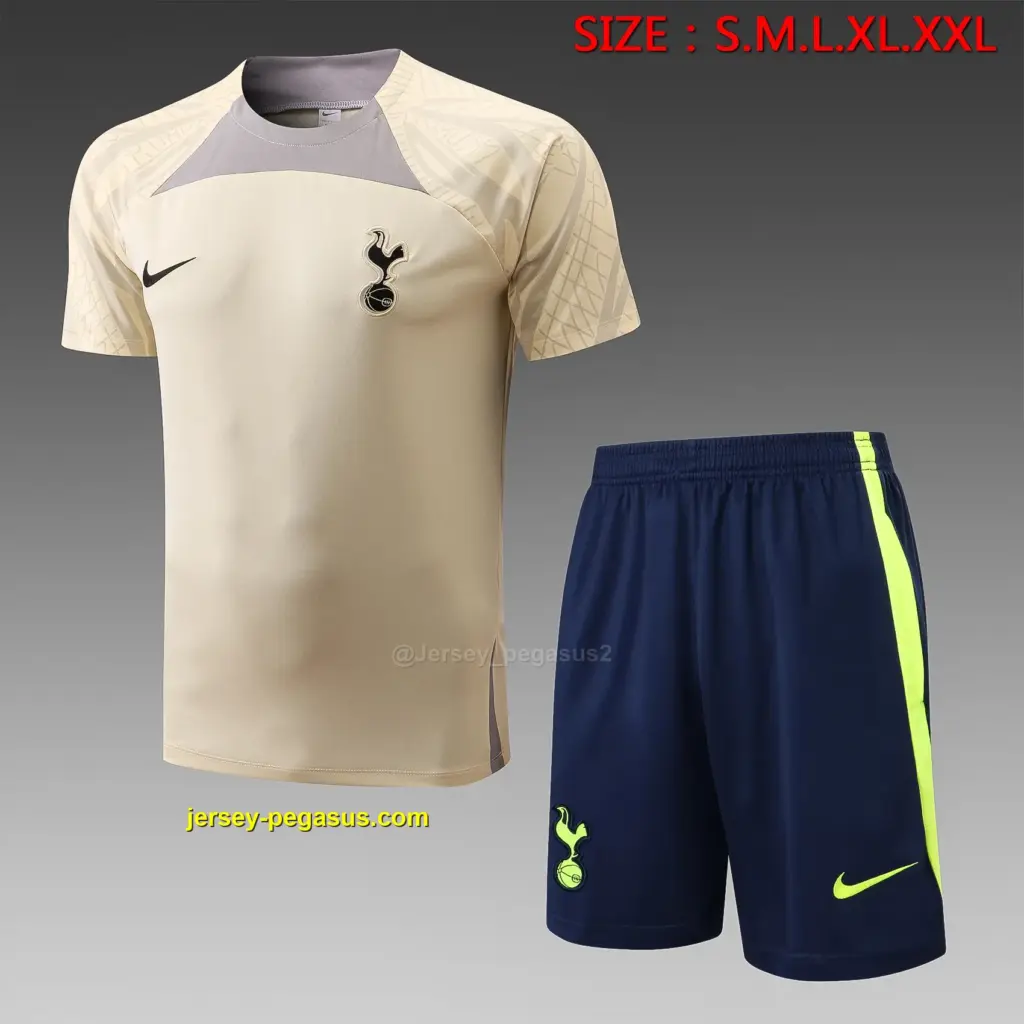 short-sleeved 2223 Tottenham yellow (with cropped pants)