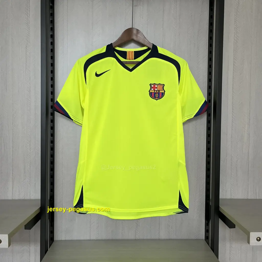 Retro Barcelona 2005-06 away jersey