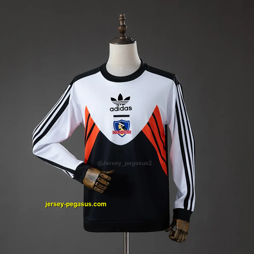 2026-2027 Colo Colo Classic Long Sleeve Graphic Sweatshirt 2026-2027 Colo Colo Classic Long Sleeve Graphic Sweatshirt
