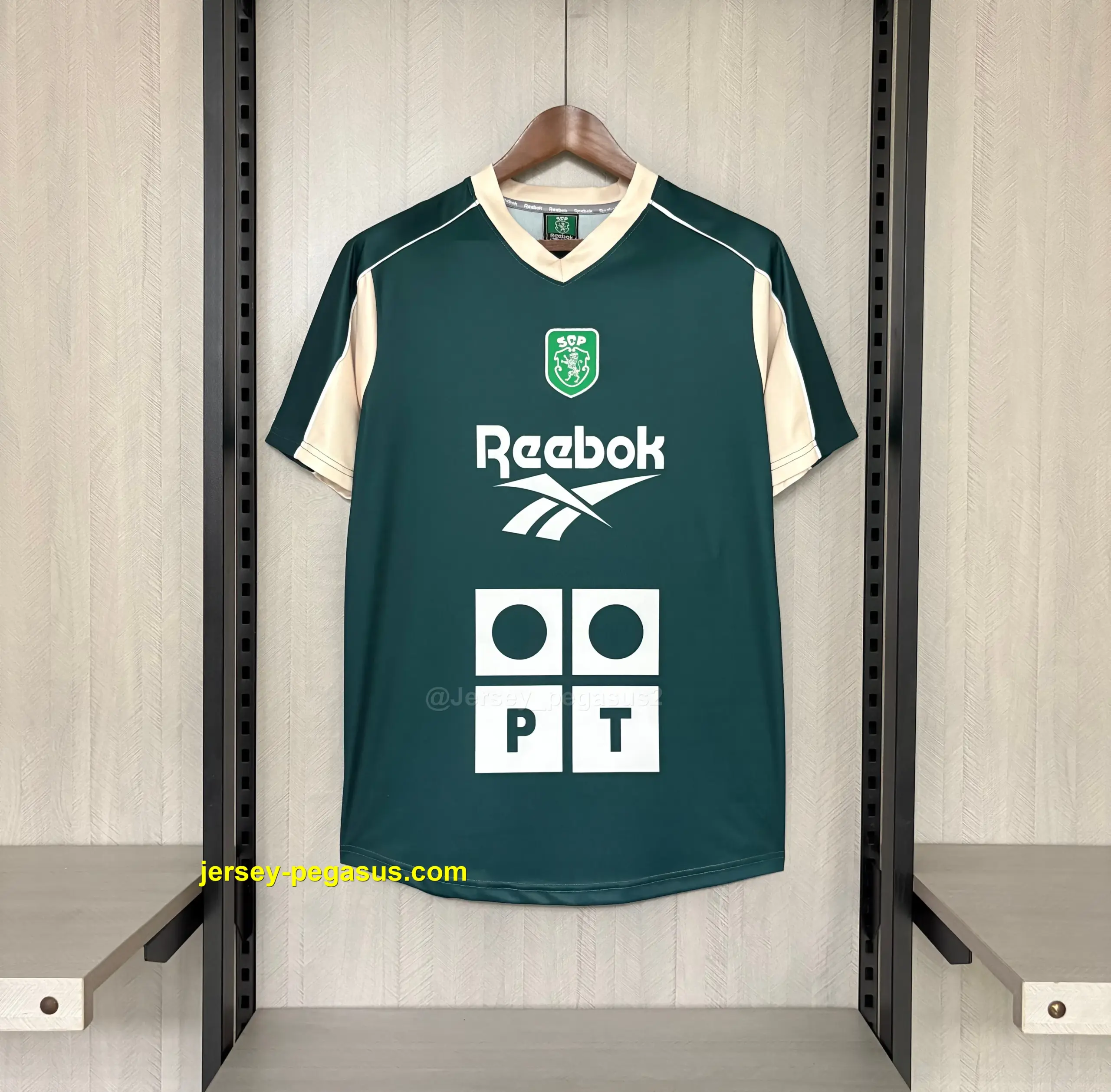 Retro Sporting Lisbon 2000-01 Training Jersey Retro Sporting Lisbon 2000-01 Training Jersey