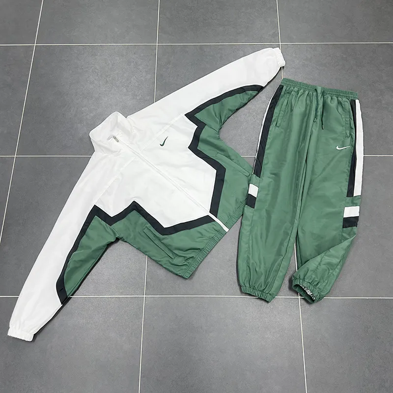 0262150 Nike casual suit