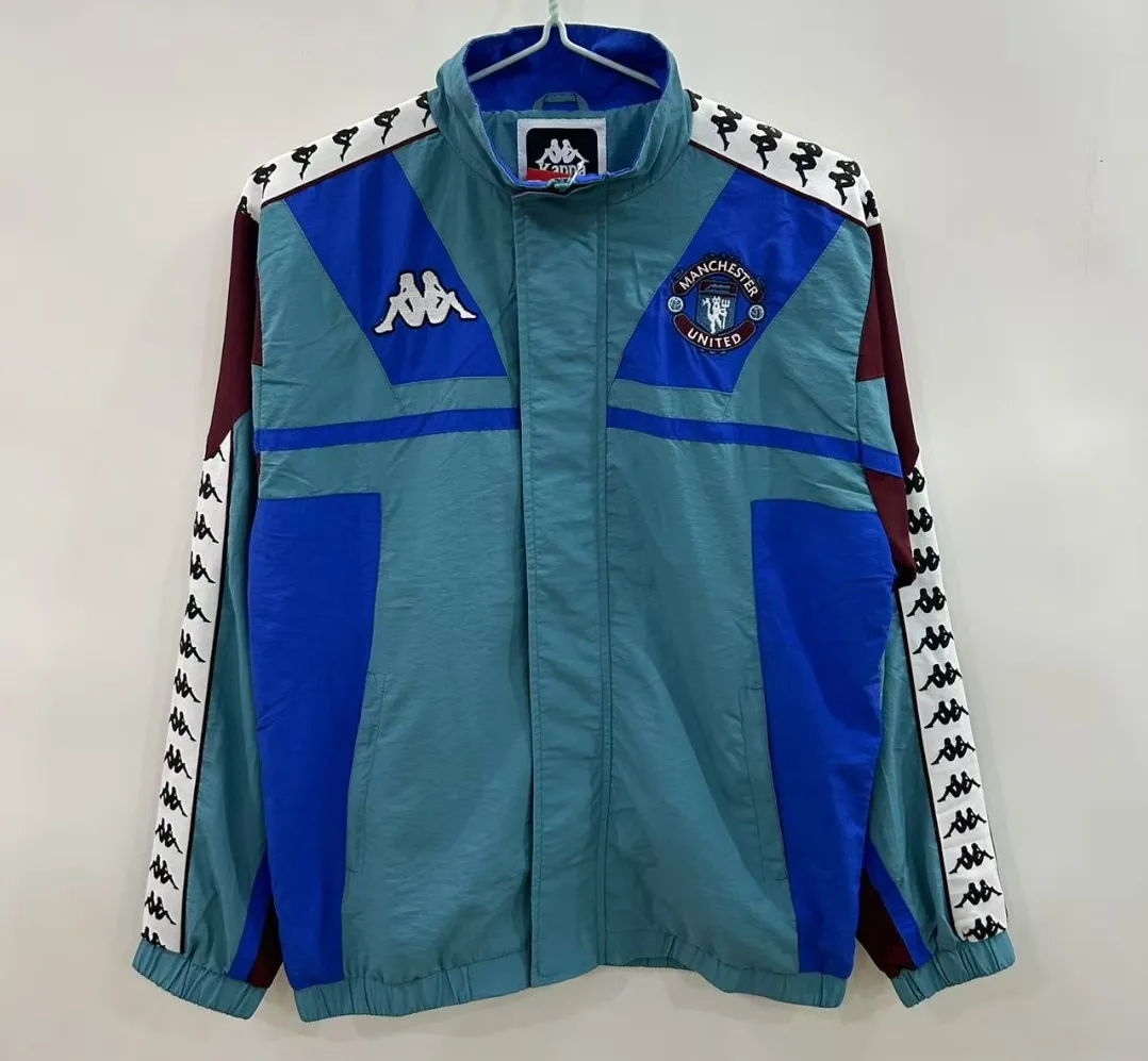 1967 Manchester United blue single-sided embroidered windbreaker 1967 Manchester United blue single-sided embroidered windbreaker