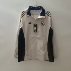 2425 Real Madrid fans