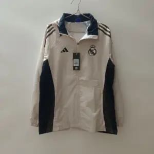 2425 Real Madrid fans