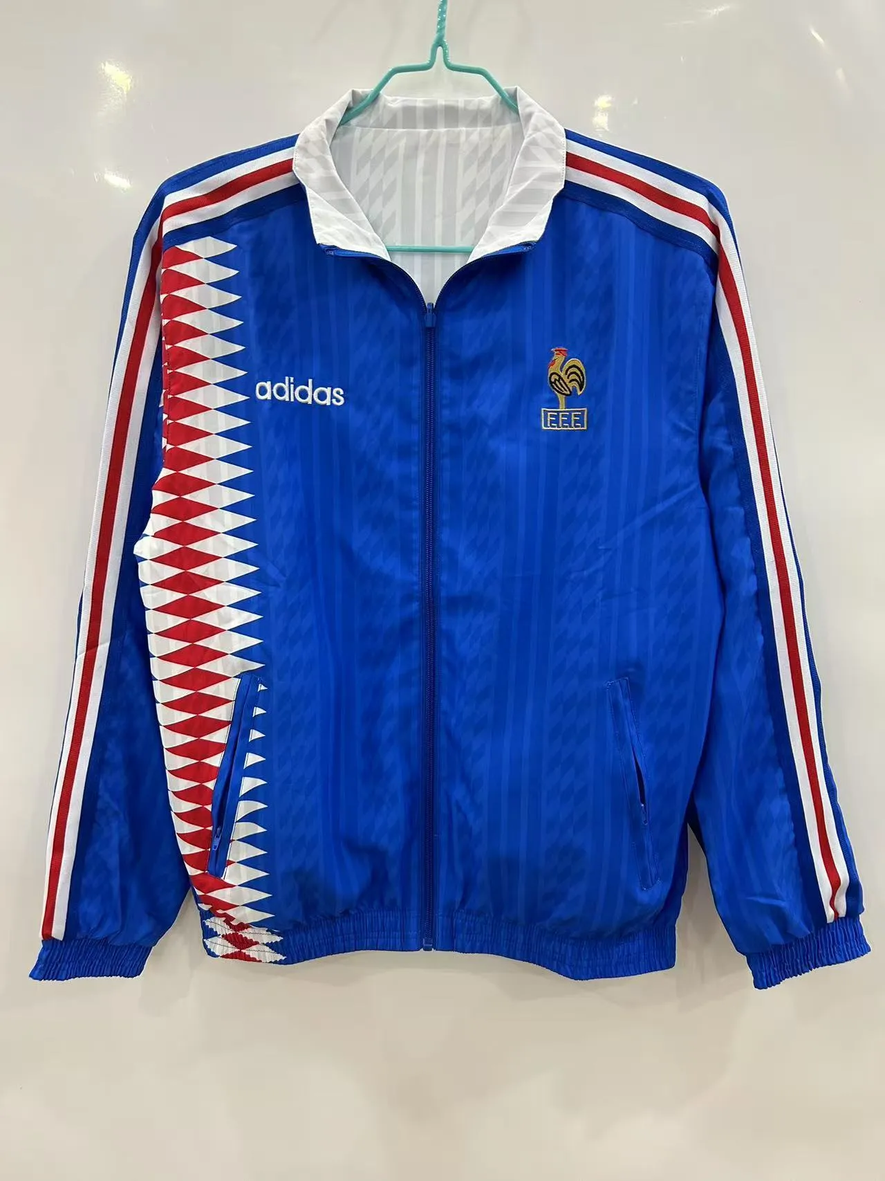94 French main blue double-sided embroidered windbreaker 94 French main blue double-sided embroidered windbreaker