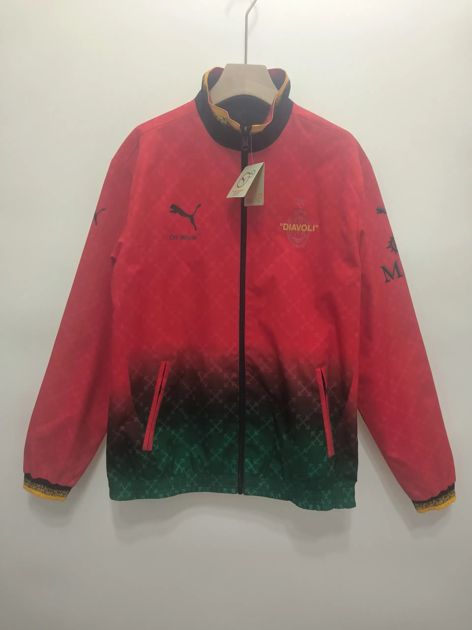 AC green and red double-sided silicone windbreaker AC green and red double-sided silicone windbreaker