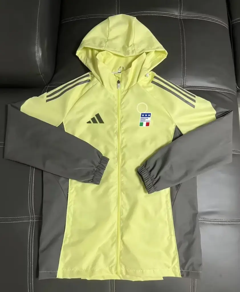 Italian football uniform yellow windbreaker
