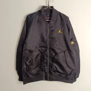 Jordan black windbreaker 110
