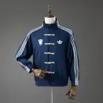 Manchester United Tang suit opposition bid
