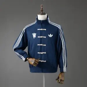 Manchester United Tang suit opposition bid