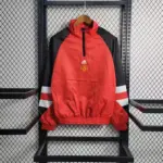 Manchester United red half pull