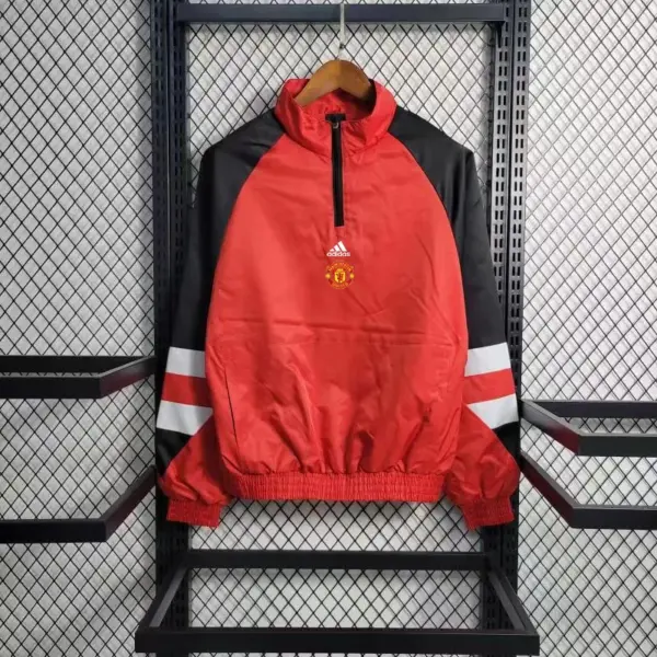 Manchester United red half pull Manchester United red half pull