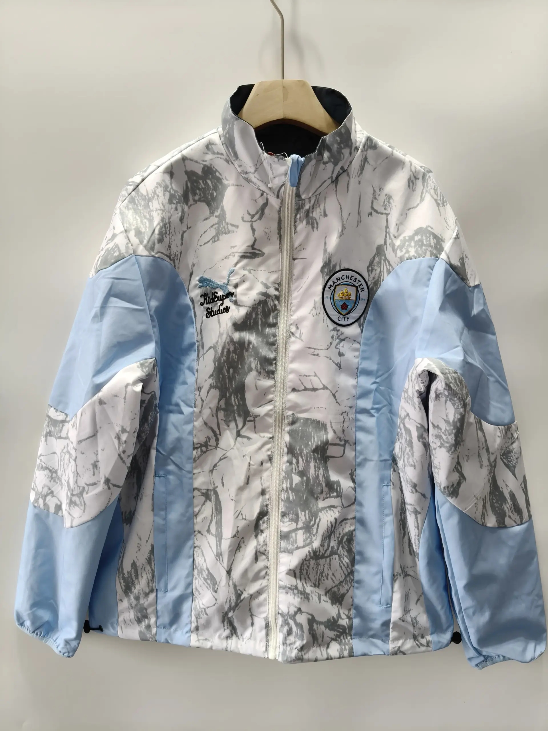 Manchester white double-sided embroidered windbreaker Manchester white double-sided embroidered windbreaker