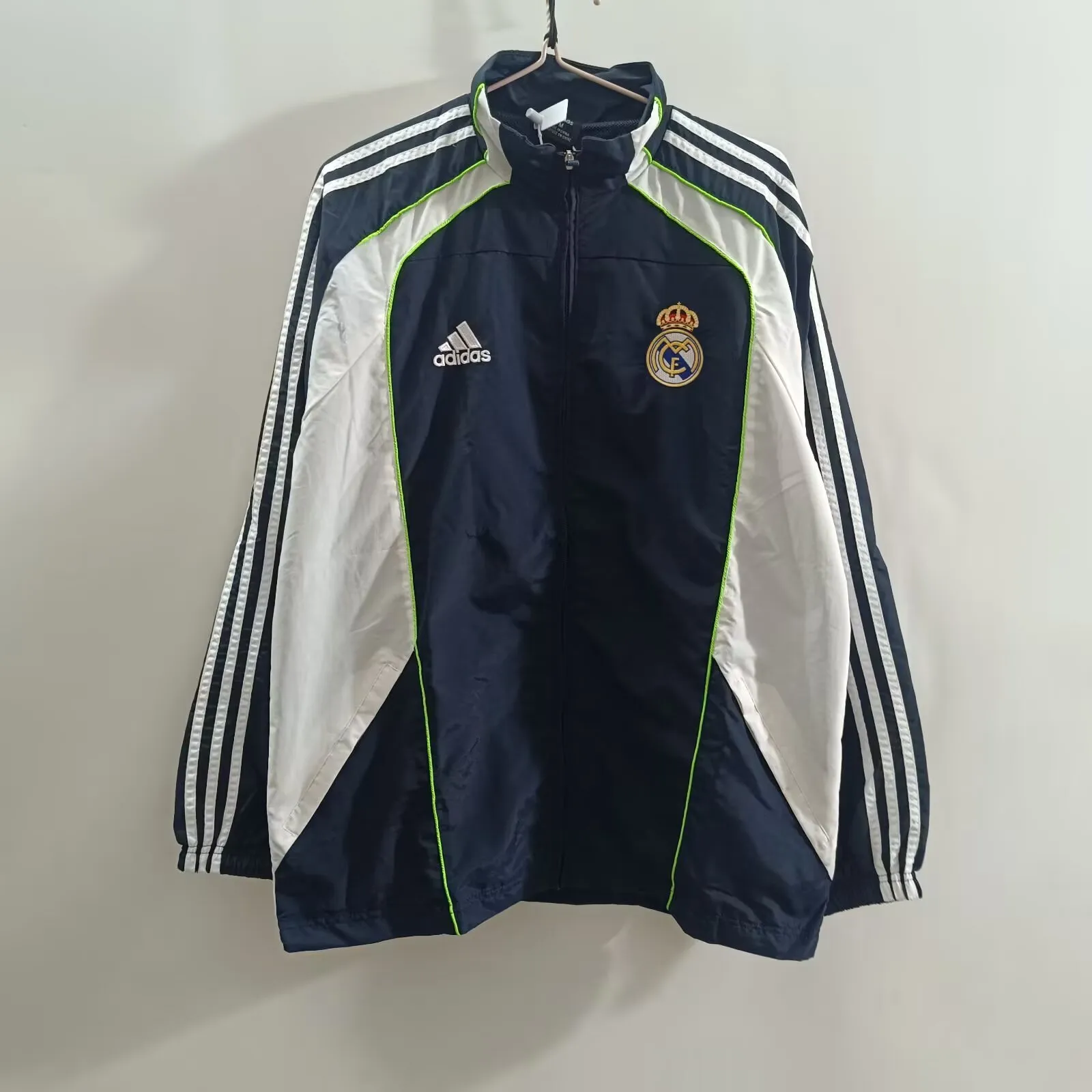 New embroidered windbreaker 85 New embroidered windbreaker 85