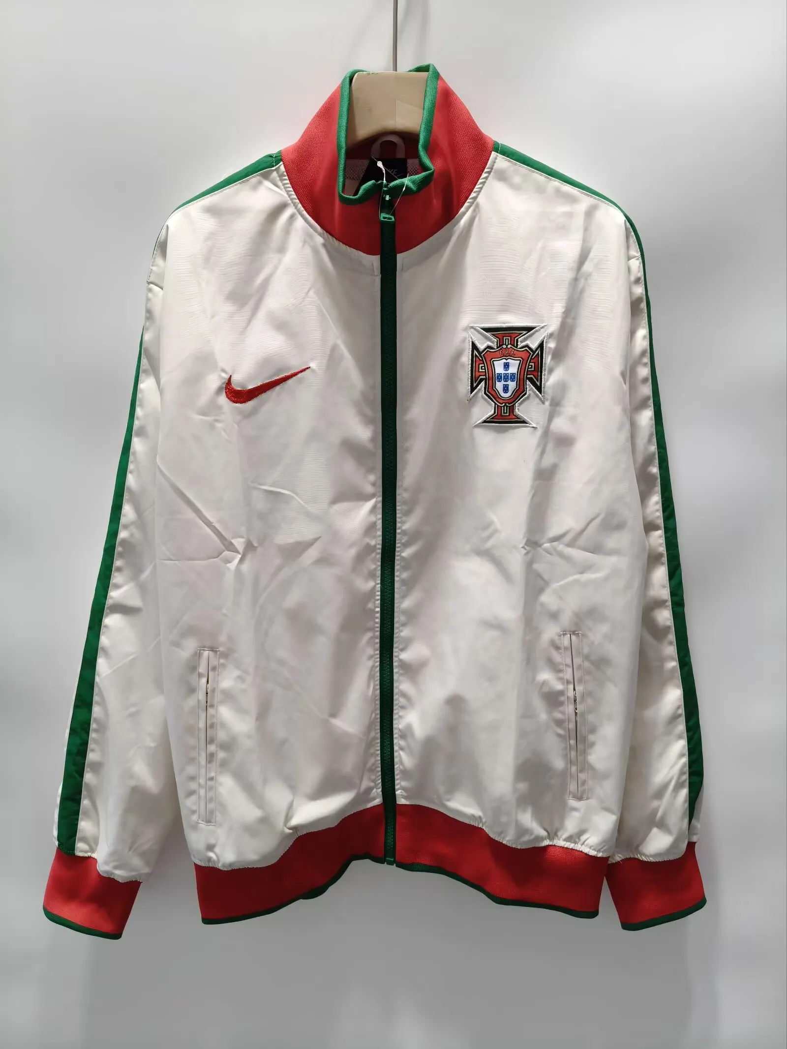 Portuguese beige vintage single-sided embroidered windbreaker Portuguese beige vintage single-sided embroidered windbreaker