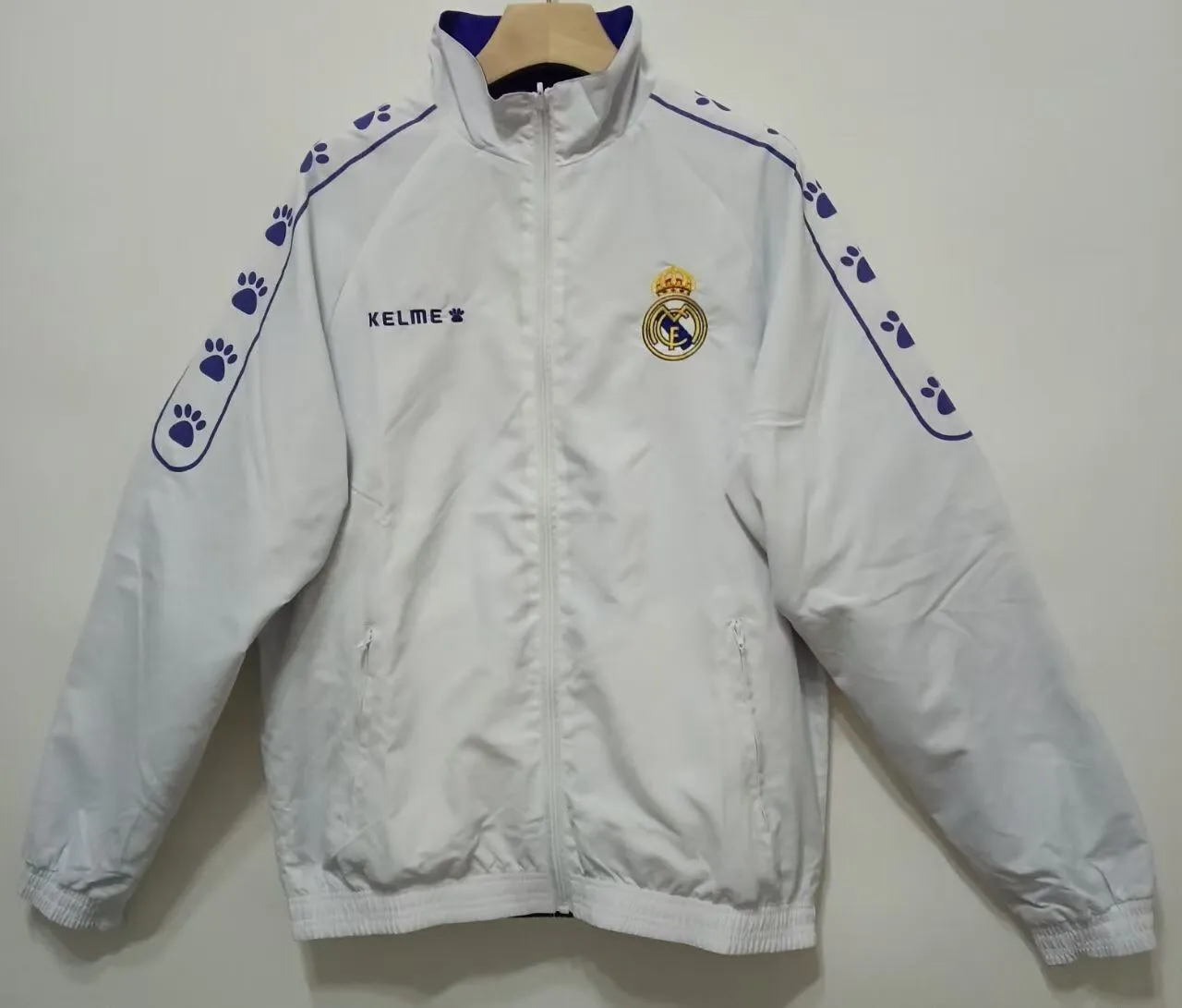 Real Madrid blue and white Calme embroidered windbreaker Real Madrid blue and white Calme embroidered windbreaker