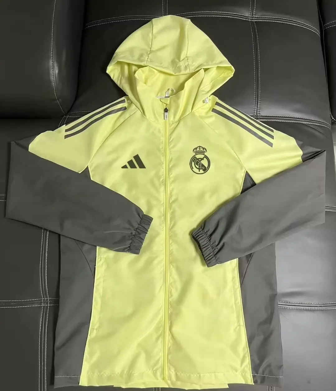 Real Madrid yellow football jersey windbreaker Real Madrid yellow football jersey windbreaker