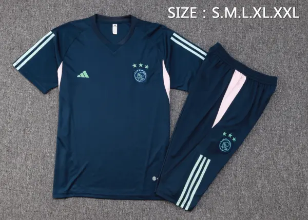 D883 short-sleeved Ajax royal blue (with cropped pants)