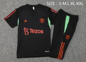 short-sleeved 2324 Manchester United black (with cropped pants)
